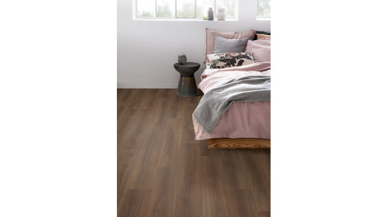 EGGER Dark Bedollo Walnut Laminált Padló