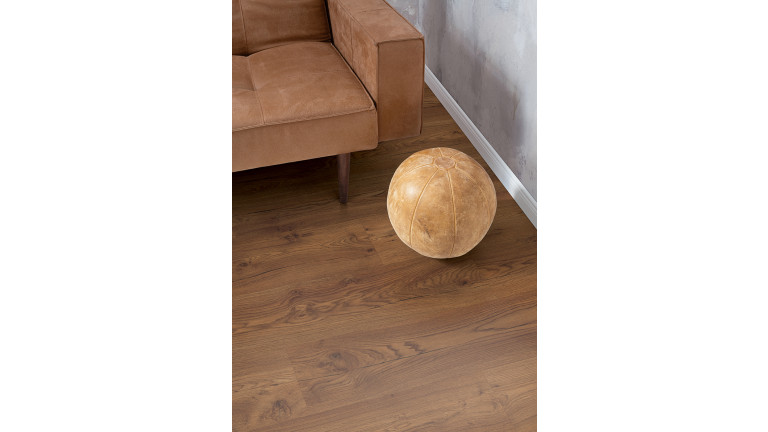 EGGER Dark Preston Oak Nedvességálló Design Padló