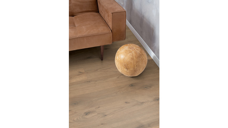 EGGER Natural Almington Oak Nedvességálló Design Padló